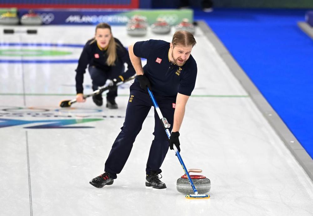 冬奥会｜冰壶混双开赛 亲人搭档闪耀