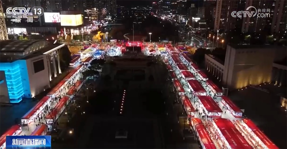 年货市集热闹开启汇聚“特产+好物” 市民“买买买”在烟火气中感受特色年俗 年货市集热闹开启汇聚“特产+好物” 市民“买买买”在烟火气中感受特色年俗