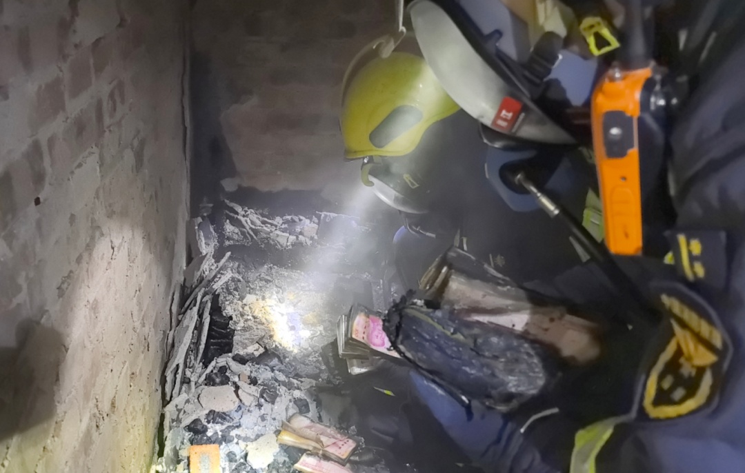 老人一支烟，近40万现金成“黑炭”！这6个习惯须戒掉