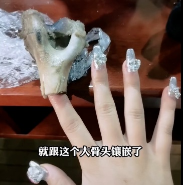 当场断裂！这个新年“战甲”，可能杀伤力满满