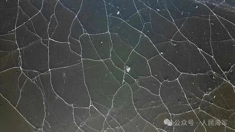 年仅26岁，退役大学生士兵救落水父子不幸牺牲！海军定州舰举行悼念活动