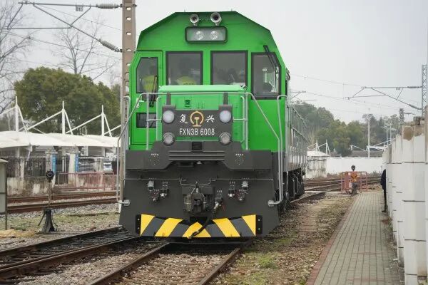 “油电混动”火车来了，武昌站、汉阳站春运就能用上