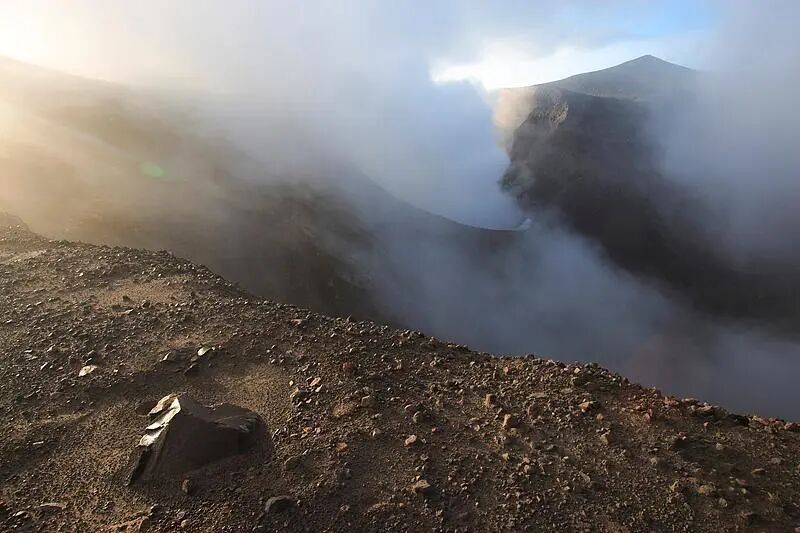 印尼马拉皮火山多次喷发，火山灰柱最高达3000余米，我领馆提醒中国公民加强防范