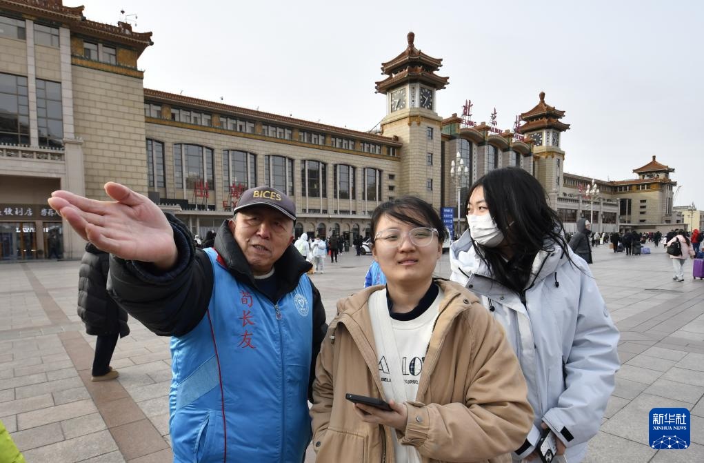 新春走基层丨老少志愿者 &nbsp;温暖回家路