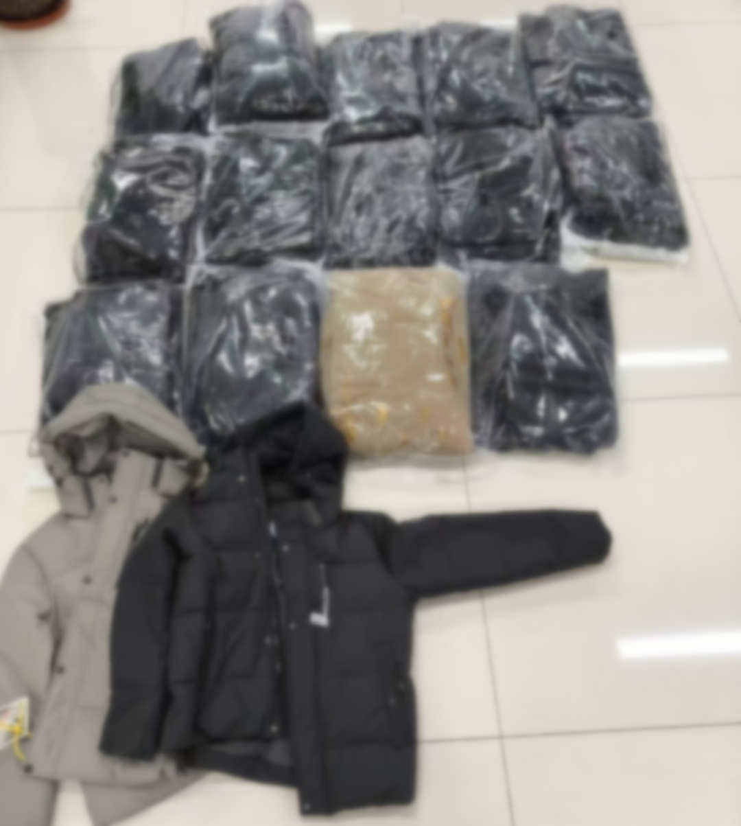 销售冒牌羽绒服,夫妻双双被抓! 销售冒牌羽绒服,夫妻双双被抓!