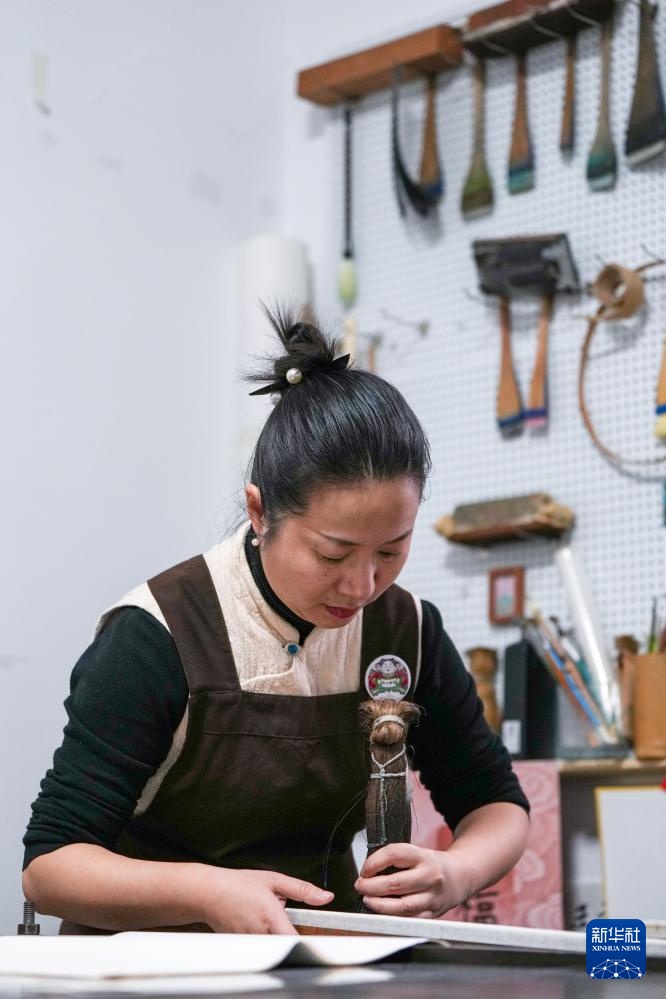 新春走基层丨桃花坞木版年画绘出非遗年味