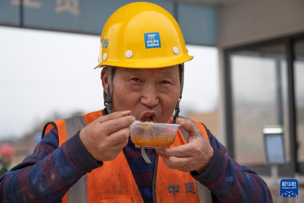 新春走基层丨重庆：一线工地年味浓