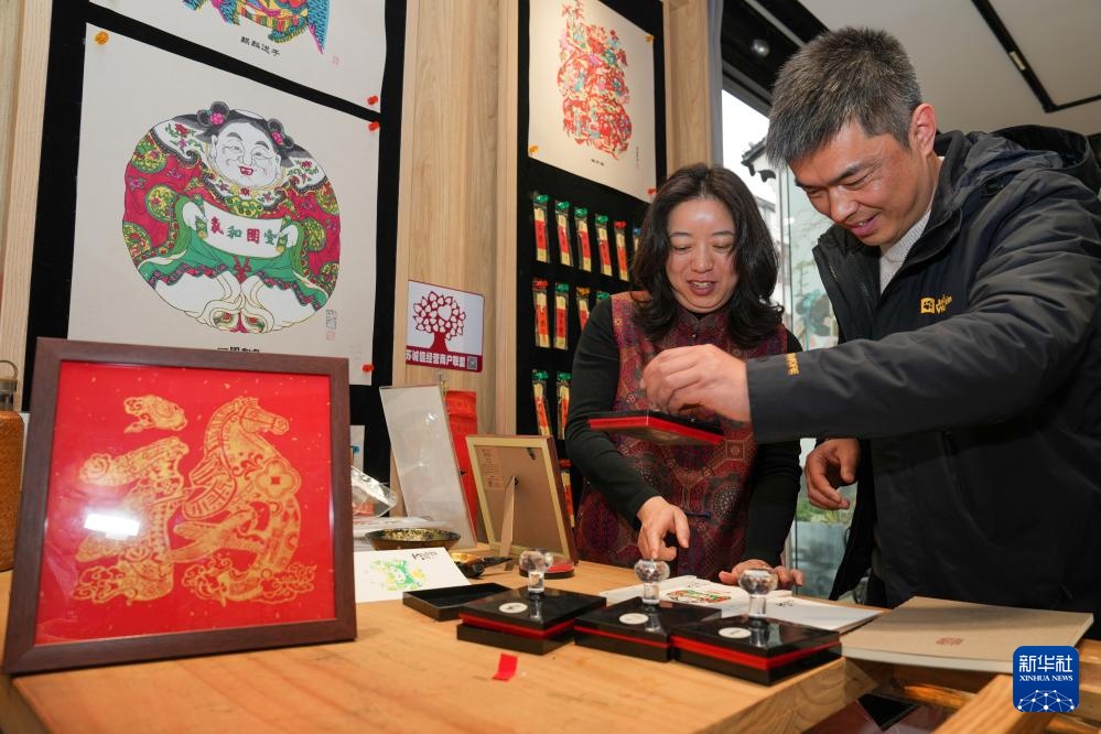 新春走基层丨桃花坞木版年画绘出非遗年味
