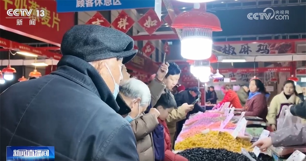 特色年货大集点燃新春“烟火气” 古城古建+“非遗鱼灯”铺展民俗画卷