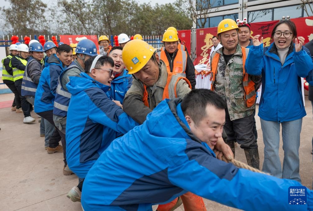 新春走基层丨重庆：一线工地年味浓