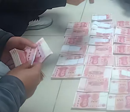 女子家中黄金手镯和数十万元现金被偷,警方:好友2次作案,已被抓获 女子家中黄金手镯和数十万元现金被偷,警方:好友2次作案,已被抓获