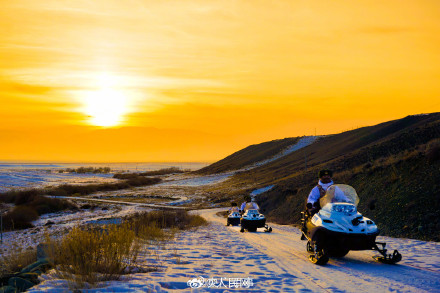 辛苦了！子弟兵驾驶摩托雪橇守护边疆