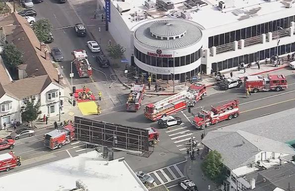 美国洛杉矶发生汽车撞杂货店事件 致3死6伤