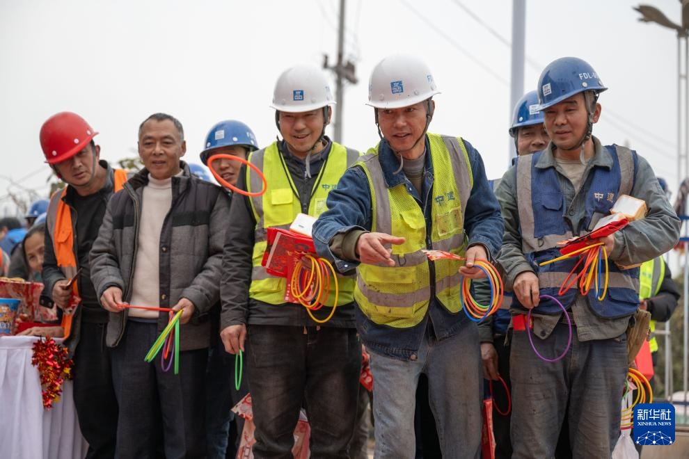 新春走基层丨重庆：一线工地年味浓