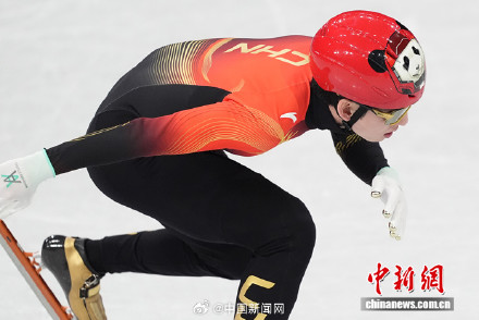 林孝埈头戴熊猫战盔训练