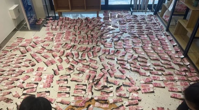 老人一支烟，近40万现金成“黑炭”！这6个习惯须戒掉