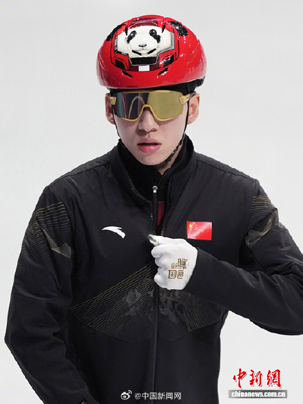 林孝埈头戴熊猫战盔训练