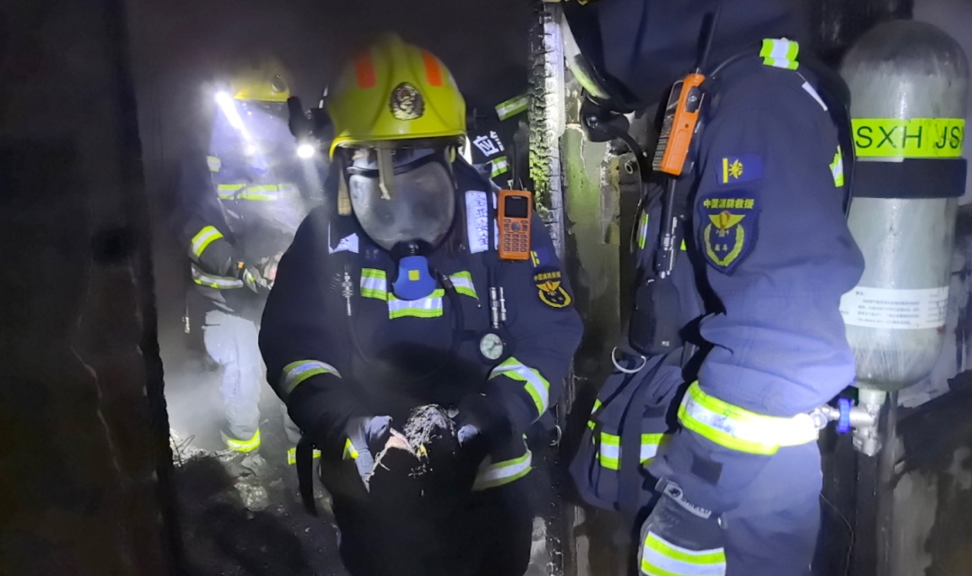 老人一支烟，近40万现金成“黑炭”！这6个习惯须戒掉