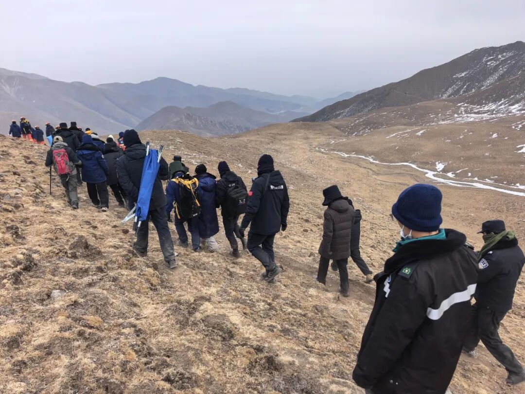 5名驴友迷路，海东临夏两地公安紧急救援……