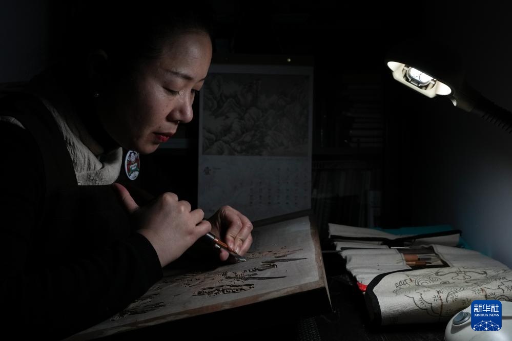 新春走基层丨桃花坞木版年画绘出非遗年味