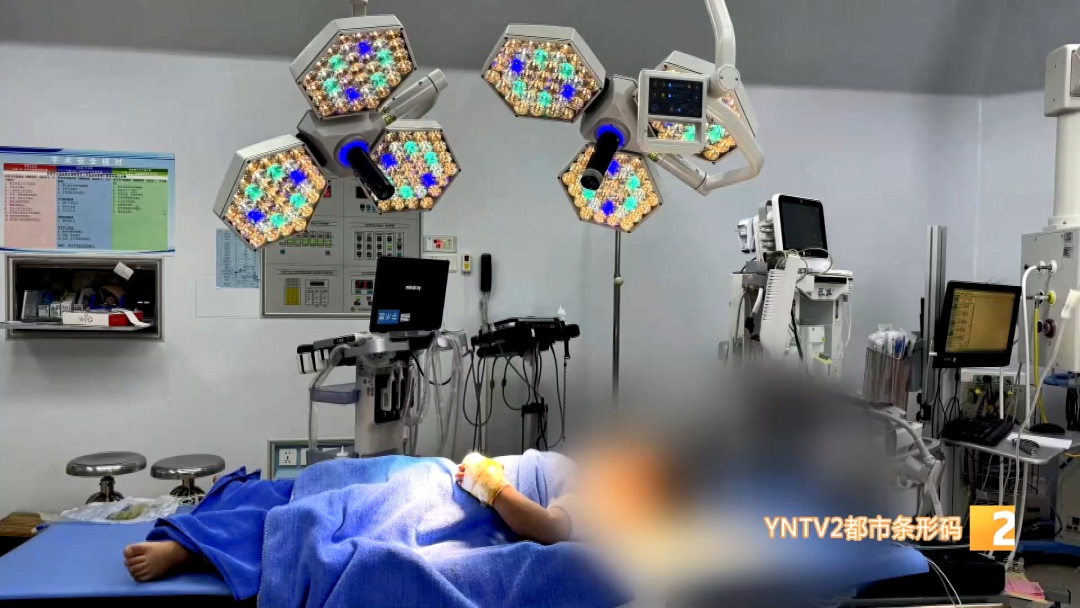 2岁男童玩鞭炮炸断手指！家里这个 “隐形杀手”，家长千万别大意