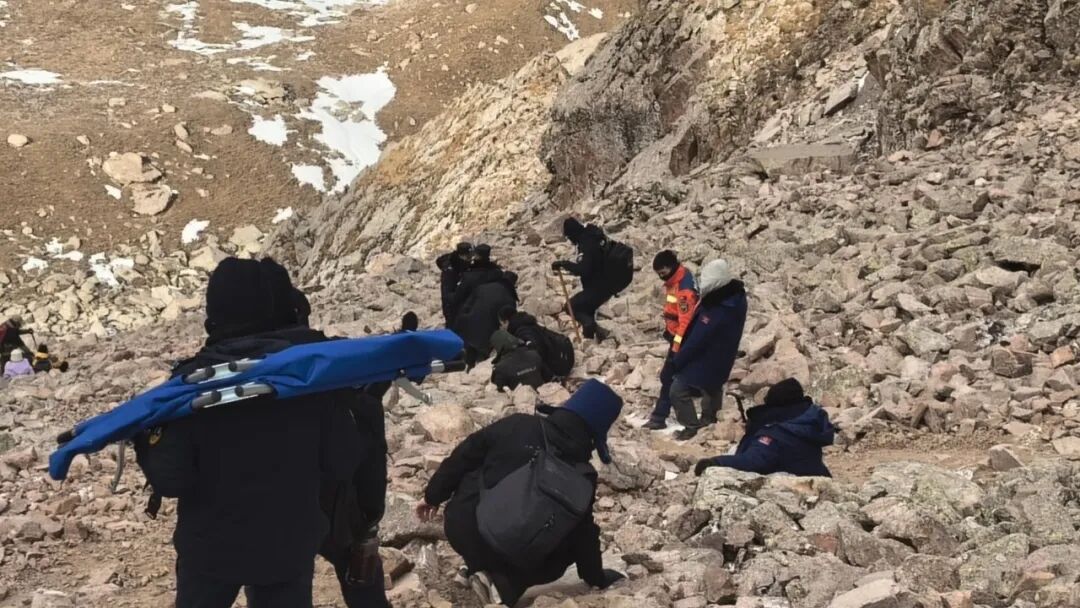 5名驴友迷路，海东临夏两地公安紧急救援……