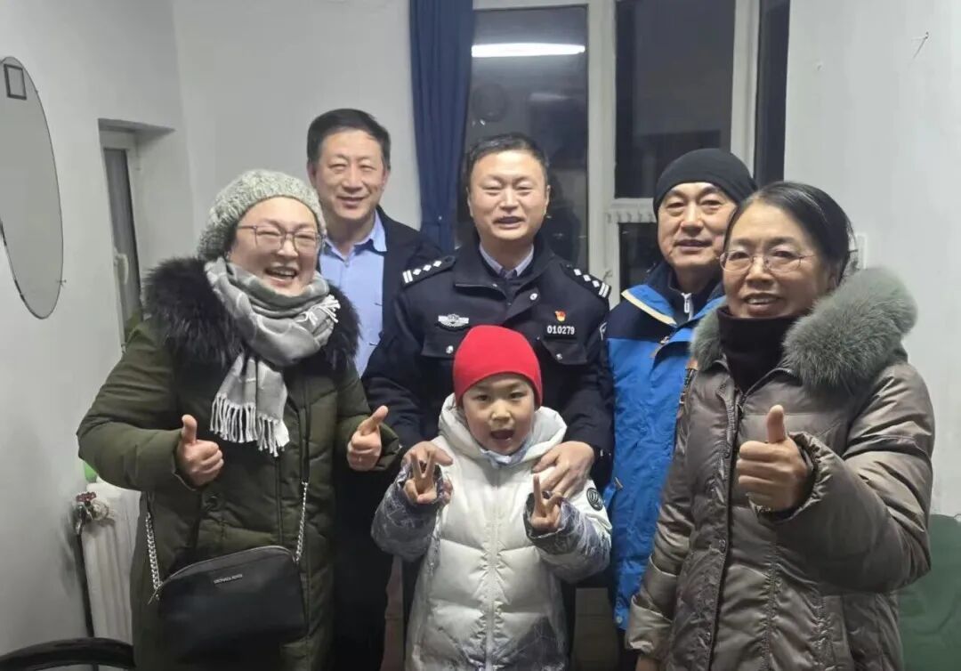 大连游客手机丢了浑然不觉，哈尔滨民警一个电话让她直呼：东北一家亲！