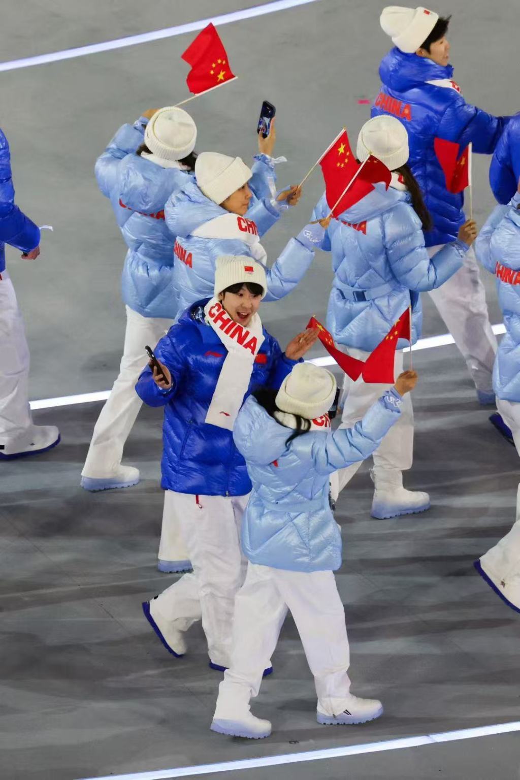 各国运动员怀揣梦想入场，米兰冬奥会开幕式太好看了