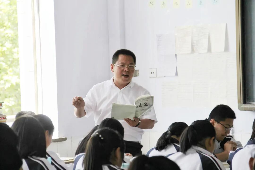 追记那位坚持每周给学生写信的校长…… 追记那位坚持每周给学生写信的校长……