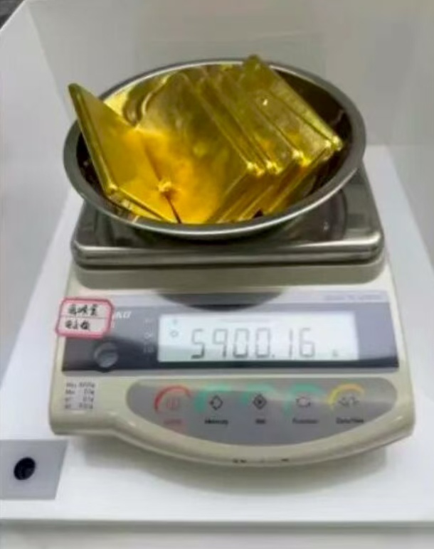 女子被骗600万元 全被换成5.9公斤黄金 再晚10分钟就......