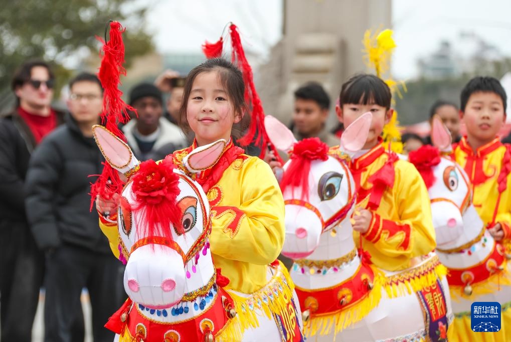 江苏句容：民俗表演迎新春