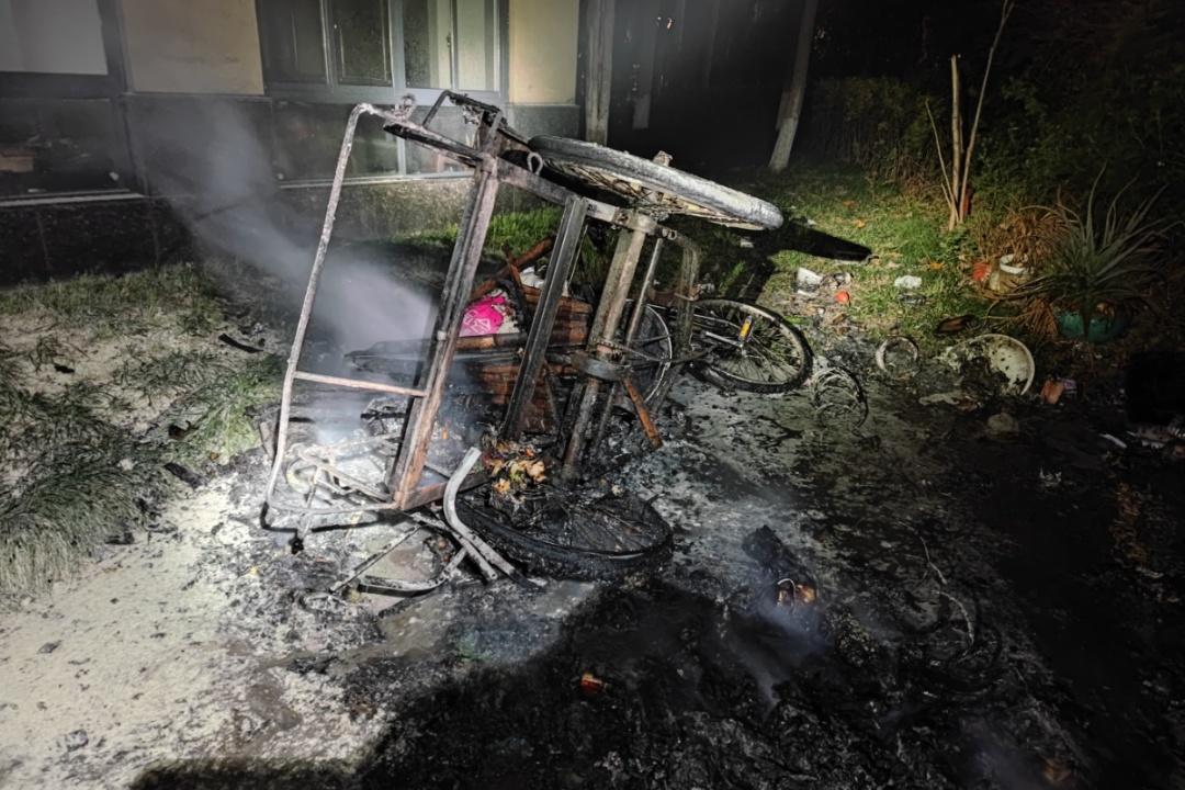 烟头扔进烟灰缸,却把家烧了!这个细节很致命 烟头扔进烟灰缸,却把家烧了!这个细节很致命