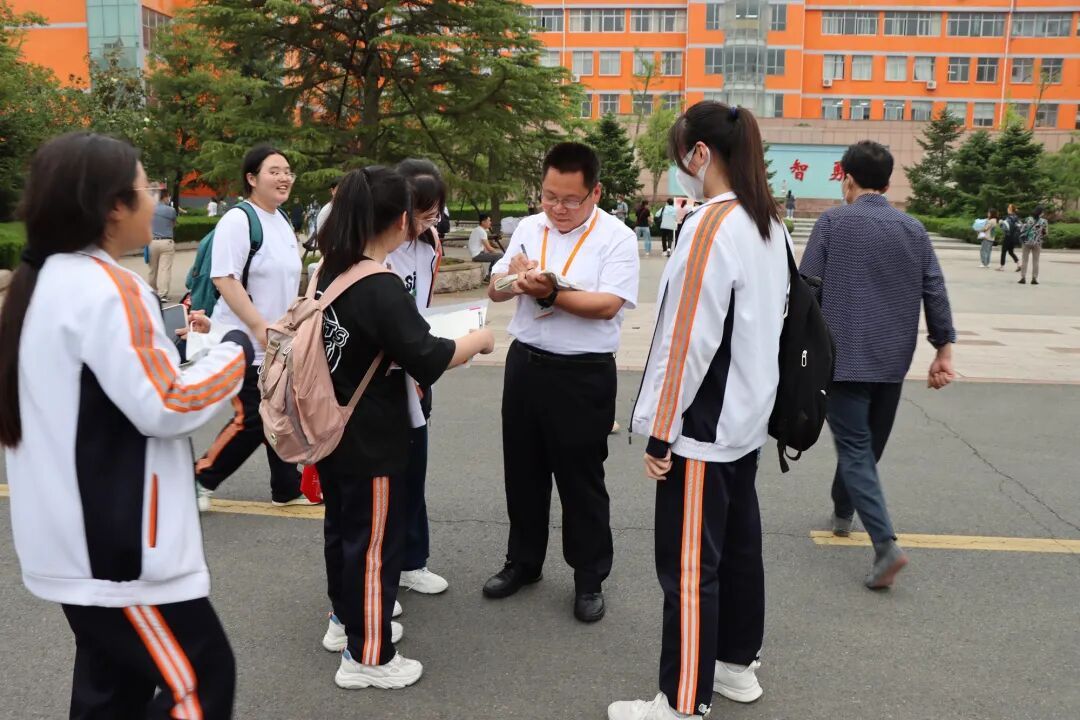 追记那位坚持每周给学生写信的校长…… 追记那位坚持每周给学生写信的校长……