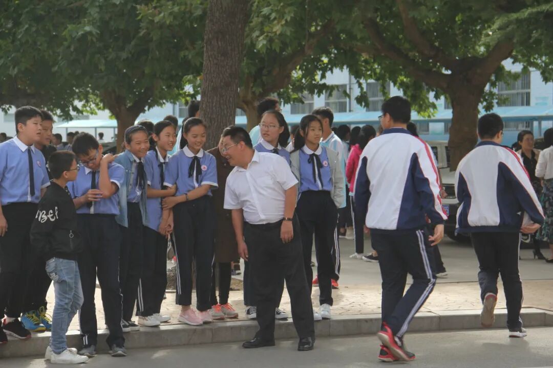 追记那位坚持每周给学生写信的校长…… 追记那位坚持每周给学生写信的校长……