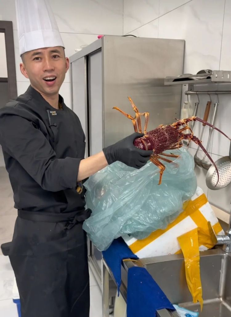 私厨上门做年夜饭爆火！日薪上千仍“一厨难求”！