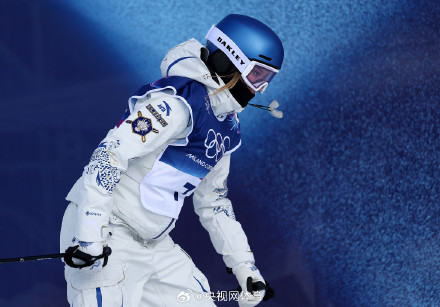 谷爱凌第一滑摔倒