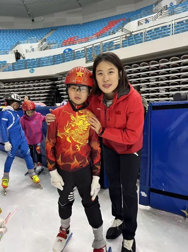 吉林姑娘张楚桐闪耀米兰冬奥会!张楚桐启蒙教练:我为她骄傲和自豪! 吉林姑娘张楚桐闪耀米兰冬奥会!张楚桐启蒙教练:我为她骄傲和自豪!