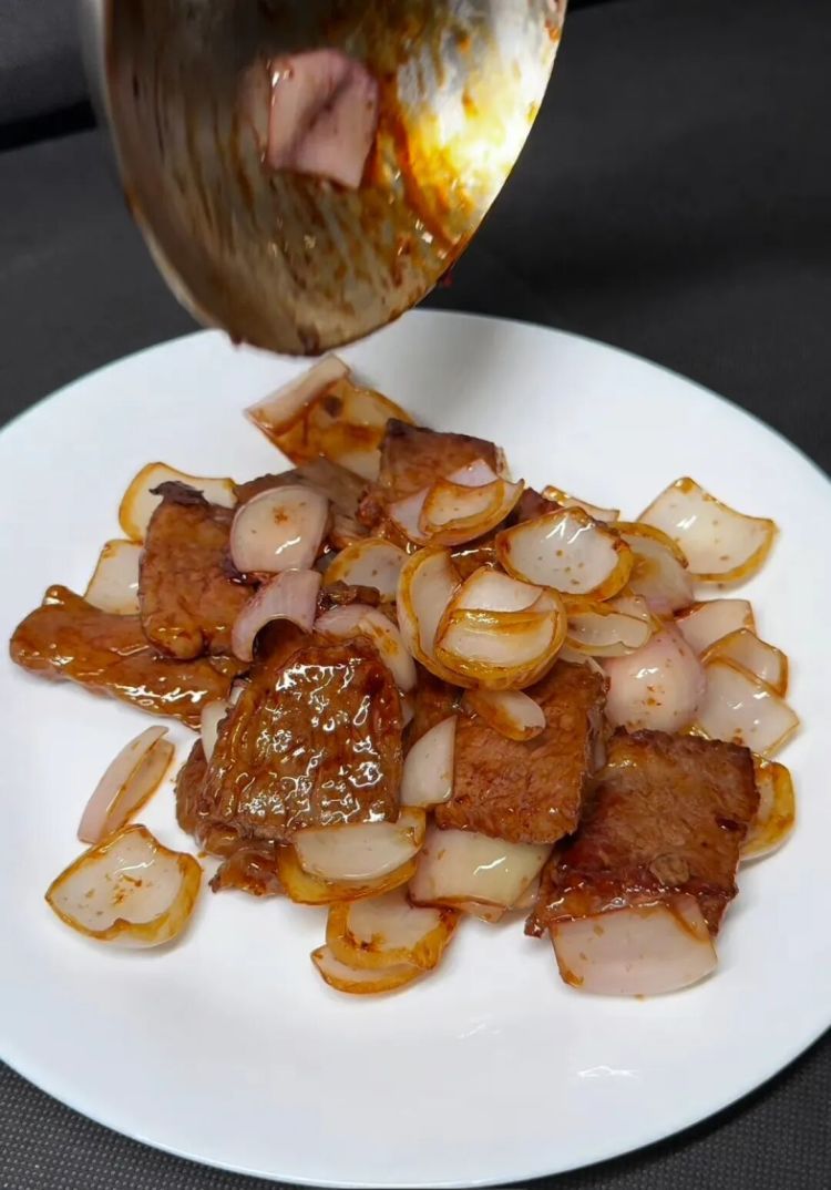 私厨上门做年夜饭爆火！日薪上千仍“一厨难求”！