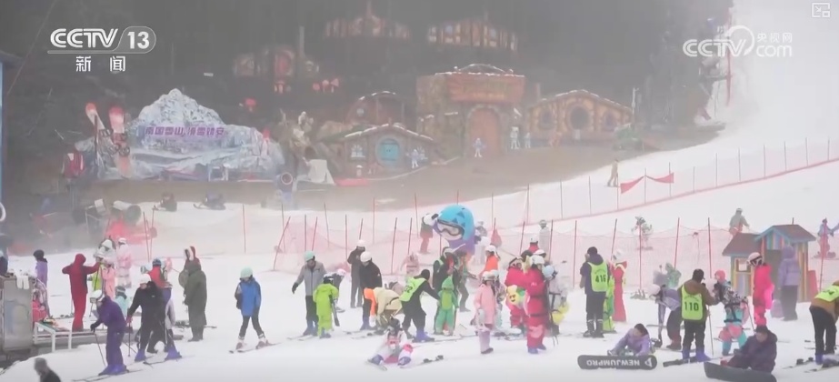 “冷”冰雪热力四射 南方冰雪旅游从基础体验向专业运动升级 “冷”冰雪热力四射 南方冰雪旅游从基础体验向专业运动升级