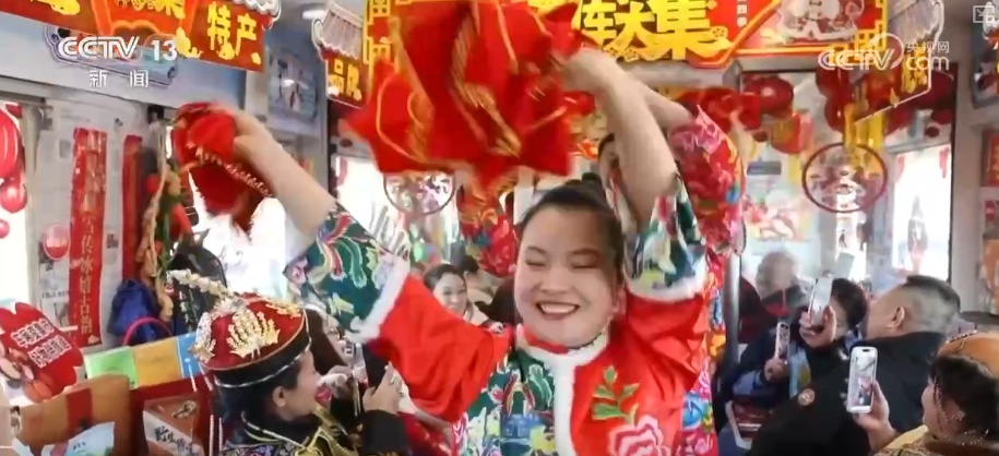 “列车大集”助力特色农产品“走出去” 打造“车上购买、快递到家”消费新体验 “列车大集”助力特色农产品“走出去” 打造“车上购买、快递到家”消费新体验