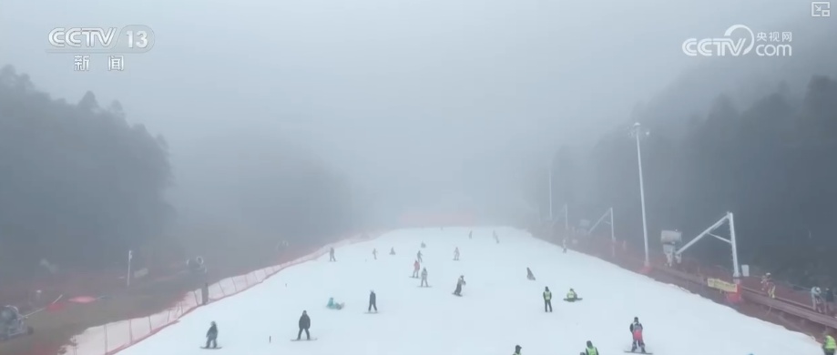 “冷”冰雪热力四射 南方冰雪旅游从基础体验向专业运动升级 “冷”冰雪热力四射 南方冰雪旅游从基础体验向专业运动升级