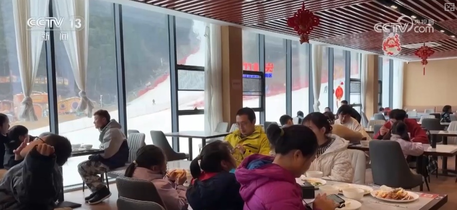 “冷”冰雪热力四射 南方冰雪旅游从基础体验向专业运动升级 “冷”冰雪热力四射 南方冰雪旅游从基础体验向专业运动升级