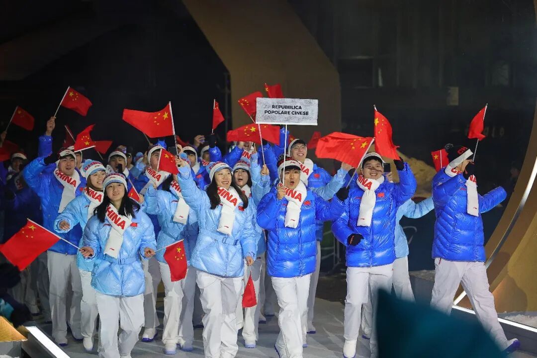 米兰冬奥开幕,吉林姑娘张楚桐擎旗入场超燃 米兰冬奥开幕,吉林姑娘张楚桐擎旗入场超燃