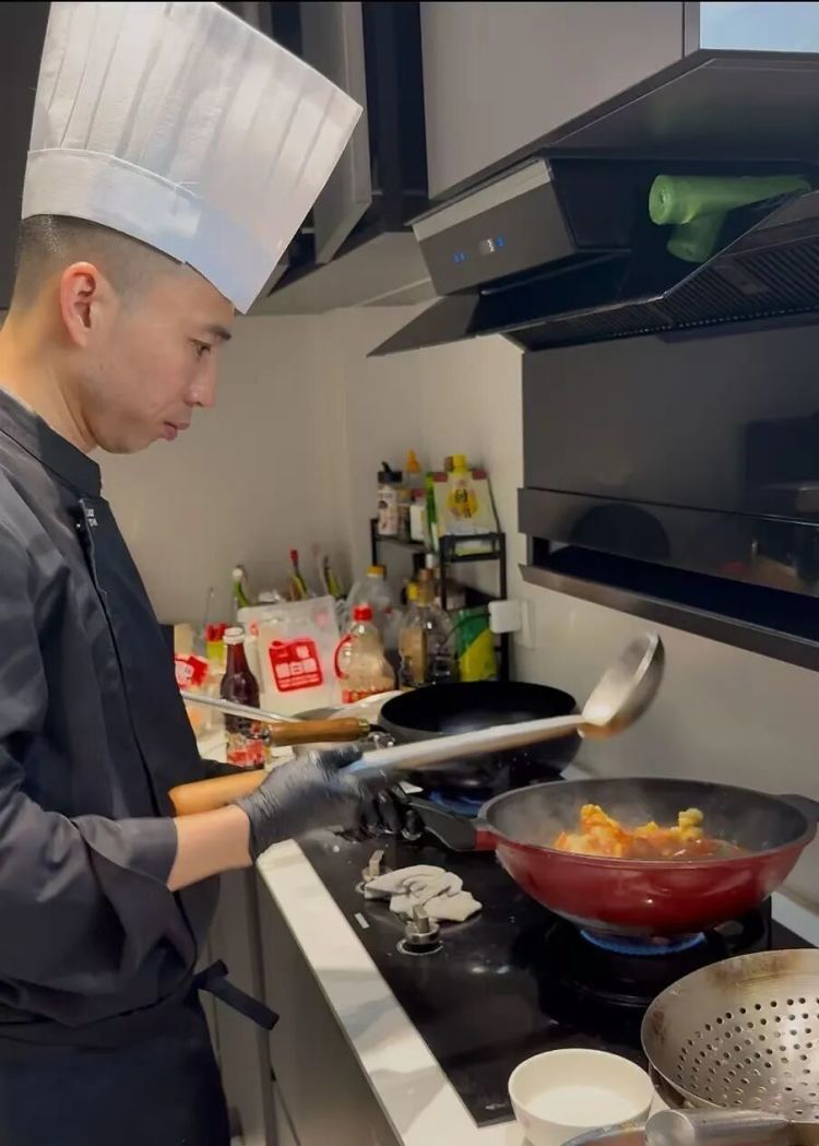 私厨上门做年夜饭爆火！日薪上千仍“一厨难求”！