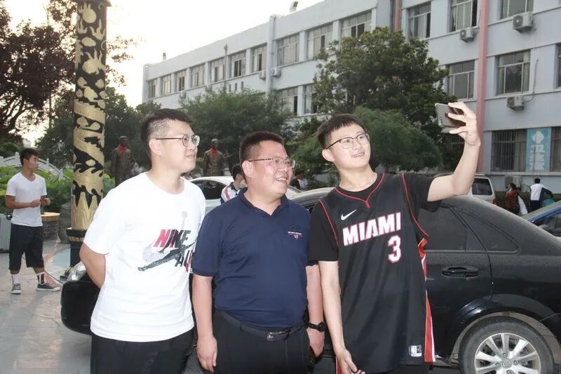 追记那位坚持每周给学生写信的校长…… 追记那位坚持每周给学生写信的校长……