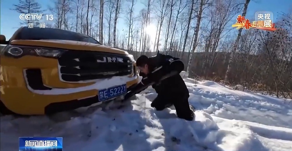 新春走基层丨一个人的林海雪原 他踏上这条风雪巡线路快14年了 新春走基层丨一个人的林海雪原 他踏上这条风雪巡线路快14年了