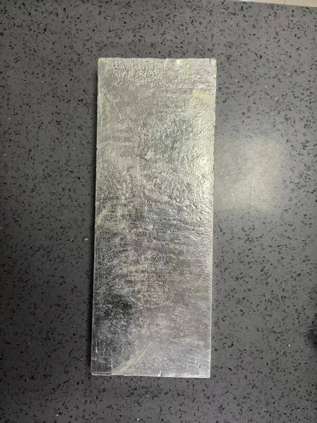 男子网购椅子，却收到30斤银砖价值40万元！公安调查发现……