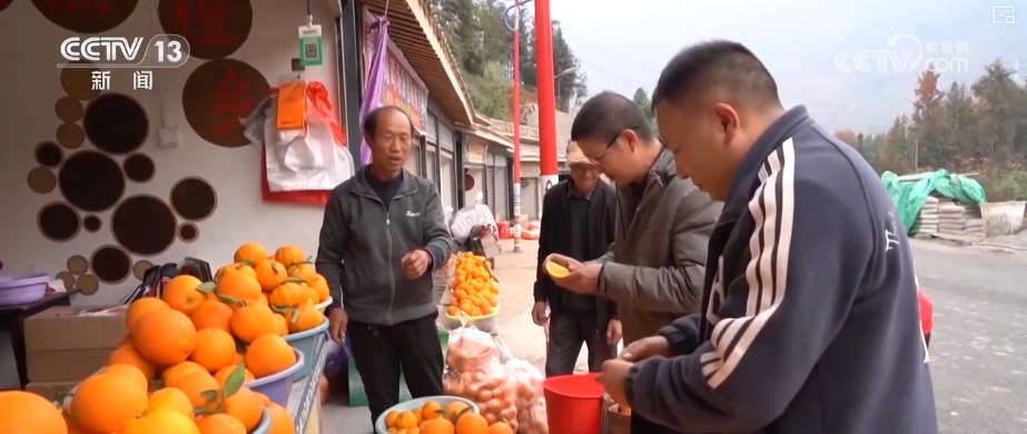 人气“旺起来”市场“热起来” 年货市场供需两旺热热闹闹迎新春