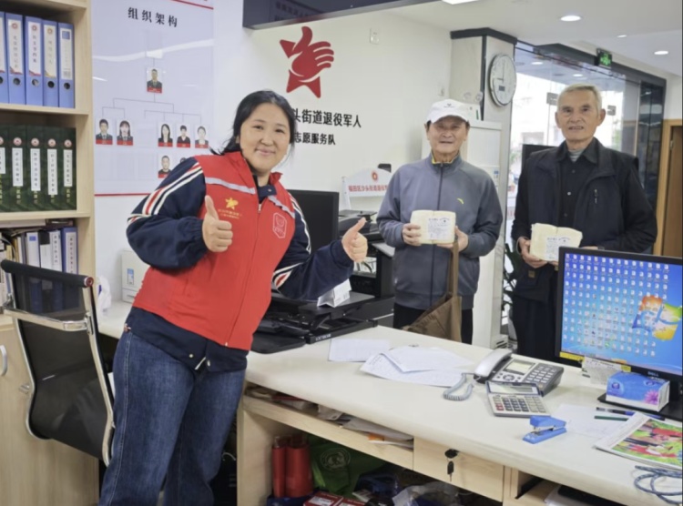 “老兵馒头”只送不卖！每日现身深圳街头，几分钟就被领取一空