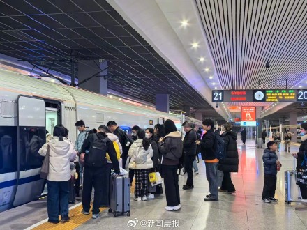 上海四大火车站进入通宵模式